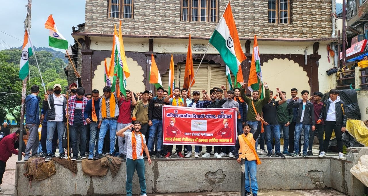 नैनीताल– अखिल भारतीय विद्यार्थी परिषद ने निकाली भव्य तिरंगा रैली, स्वतंत्रता संग्राम सेनानियों को किया याद