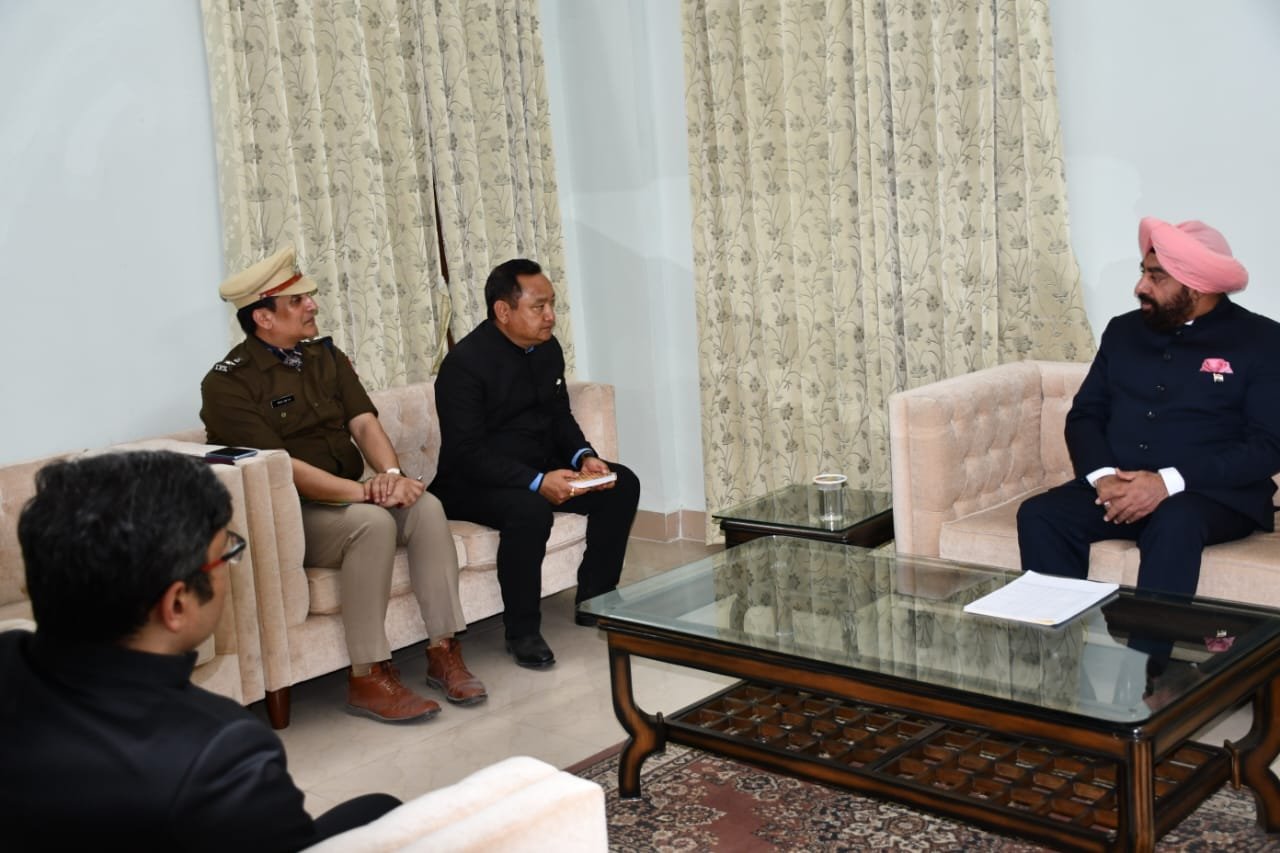 हल्द्वानी : राज्यपाल लेफ्टिनेंट जनरल (से.नि) गुरमीत सिंह ने अधिकारियों के साथ की समीक्षा बैठक