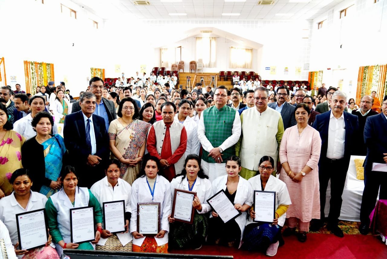 देहरादून : नवरात्रि के अवसर पर प्रदेश की 824 बहनों को मिली स्वास्थ्य कार्यकर्ता के रूप में नियुक्तिसीएम धामी ने मुख्य सेवक सदन में प्रदान किये 187 नियुक्ति पत्र